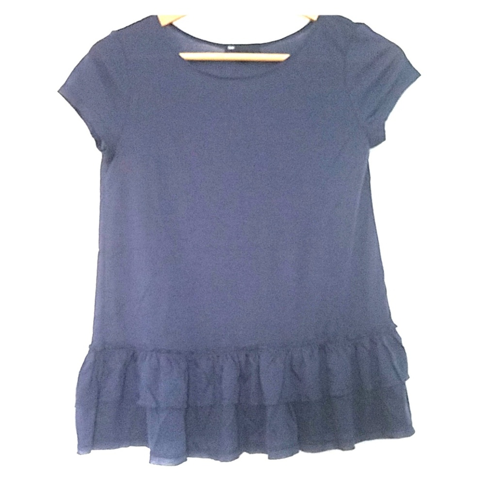 Gap tee with ruffles at the bottom